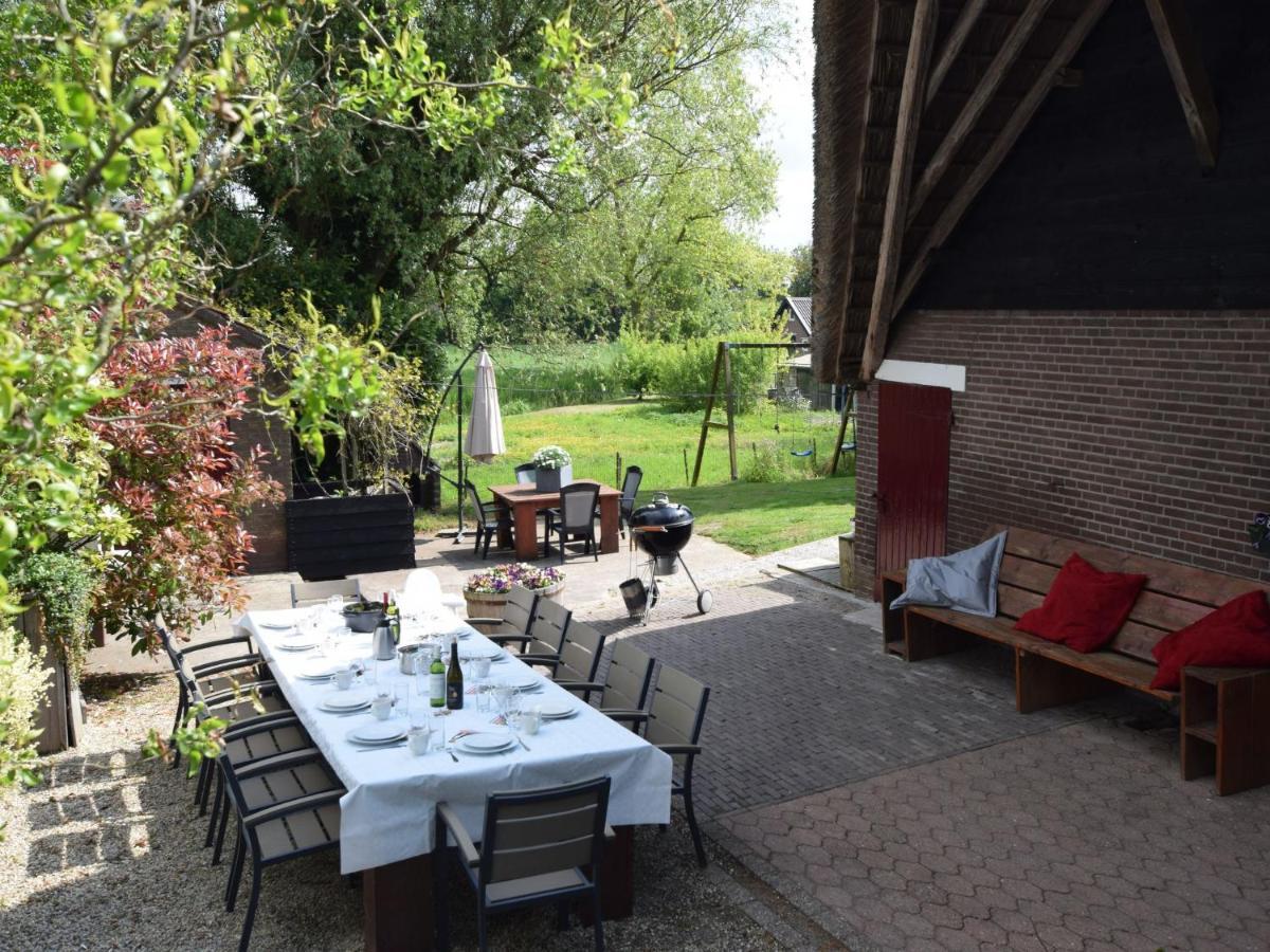 Quaint Farmhouse Near River In Oosterwijk 莱尔丹 外观 照片