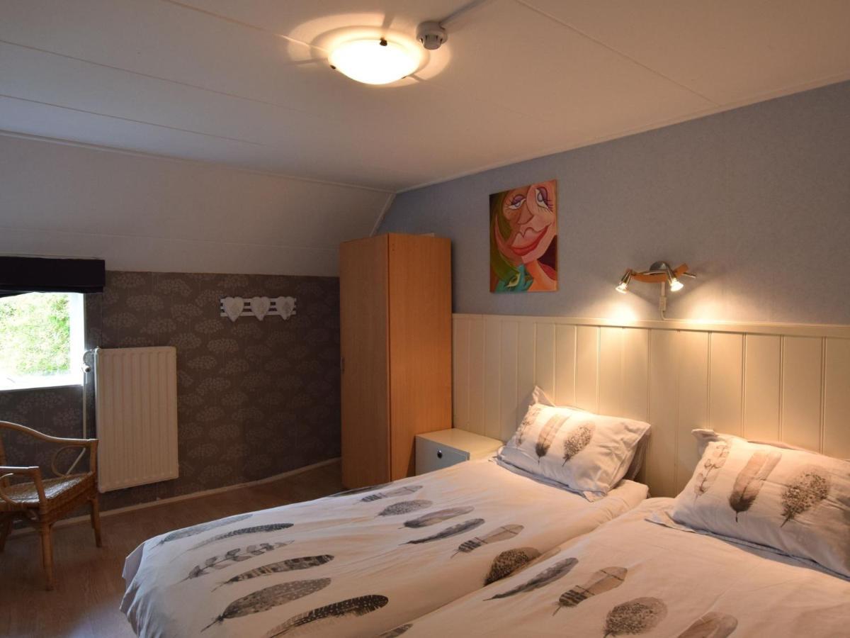 Quaint Farmhouse Near River In Oosterwijk 莱尔丹 外观 照片