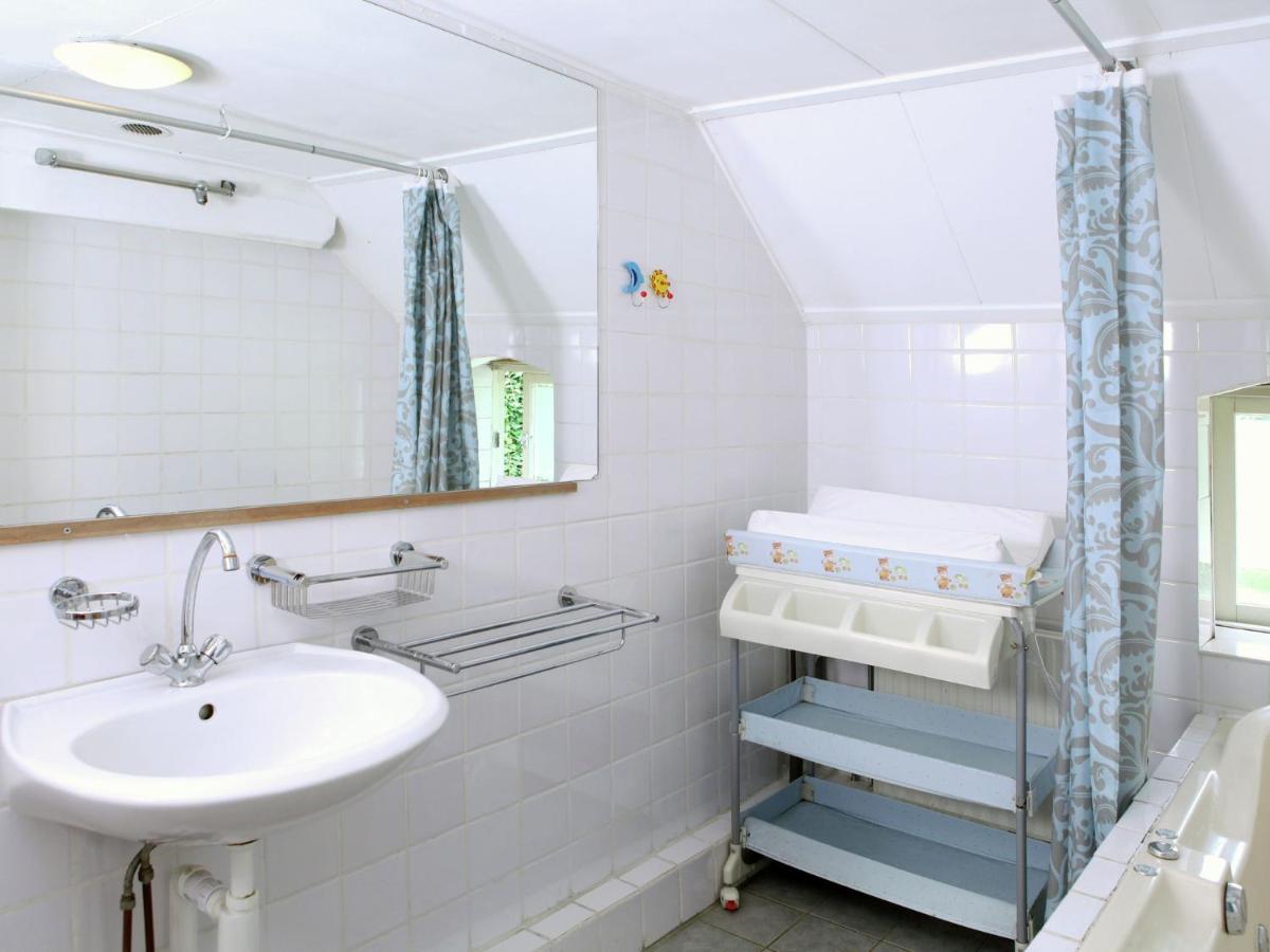 Quaint Farmhouse Near River In Oosterwijk 莱尔丹 外观 照片