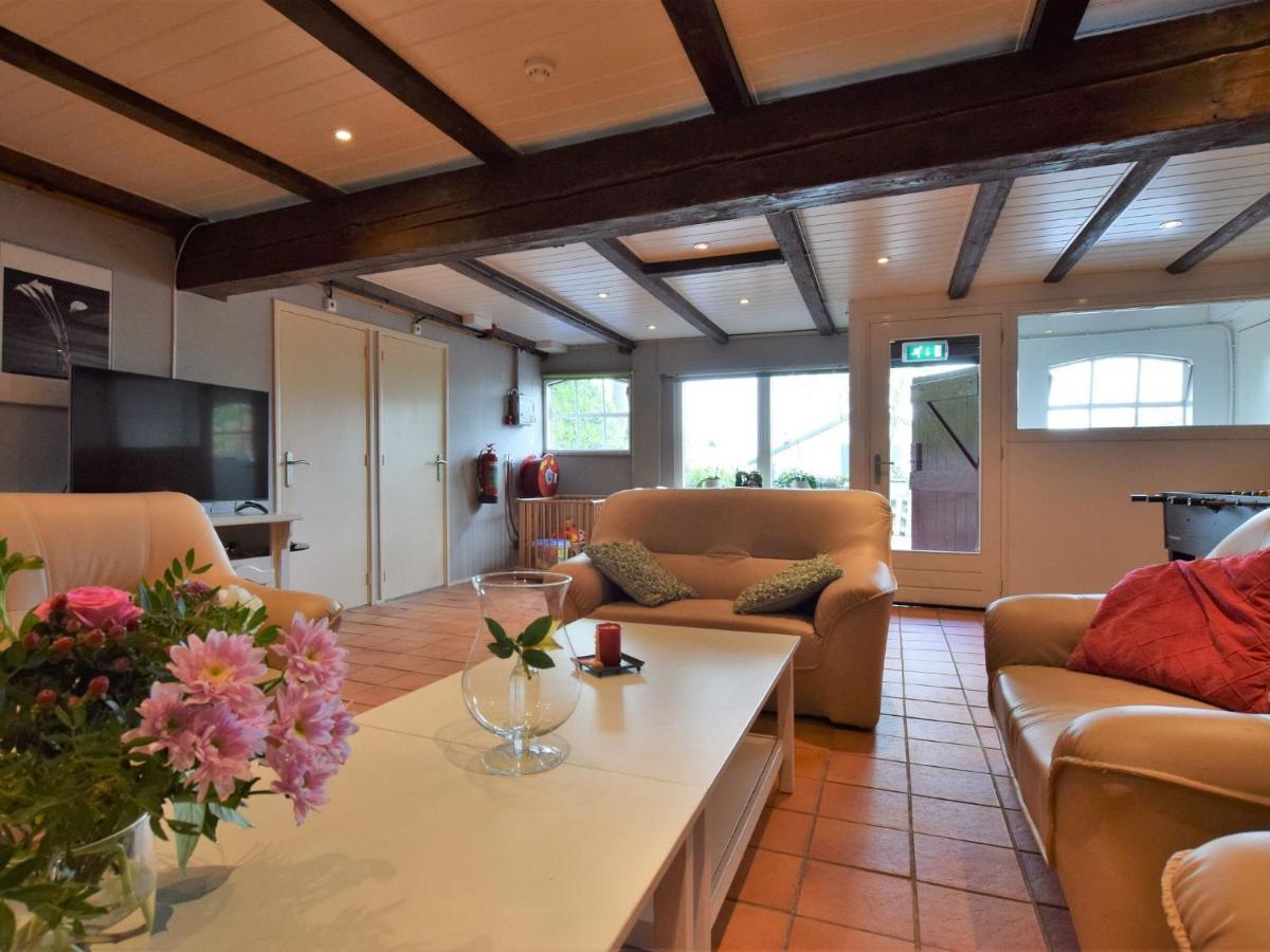Quaint Farmhouse Near River In Oosterwijk 莱尔丹 外观 照片