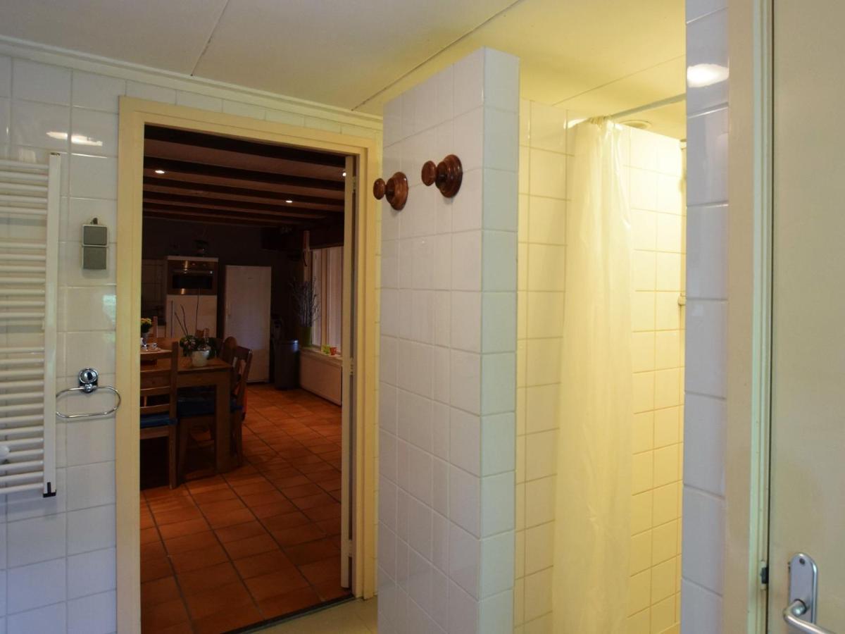 Quaint Farmhouse Near River In Oosterwijk 莱尔丹 外观 照片