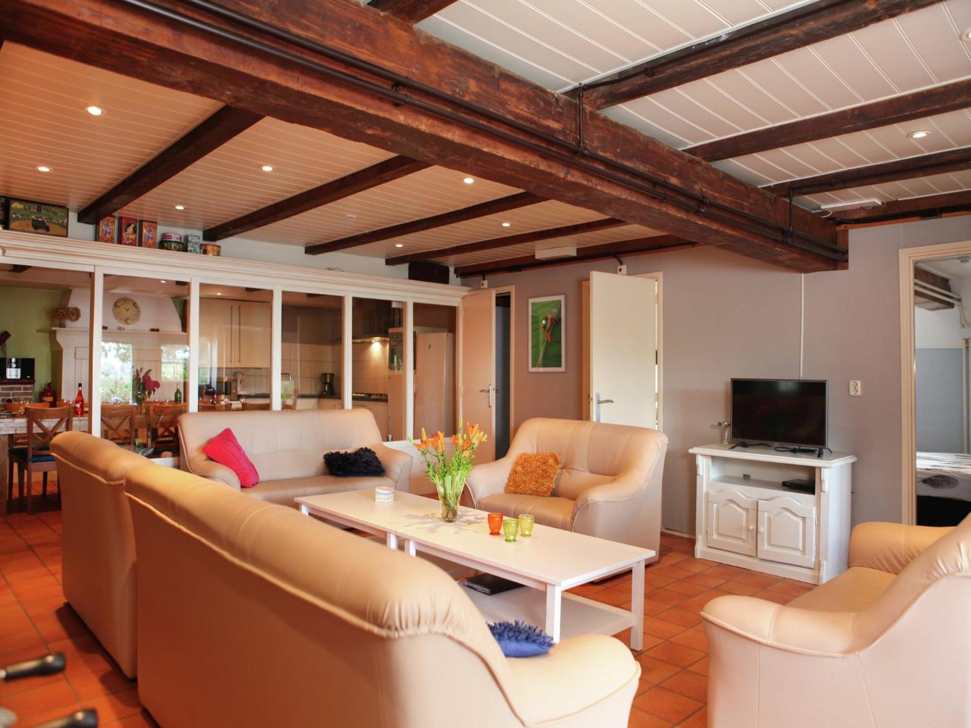 Quaint Farmhouse Near River In Oosterwijk 莱尔丹 外观 照片